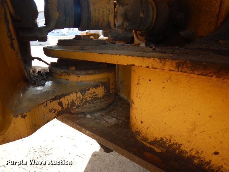 image for item JS9442 2006 John Deere 400D  haul truck