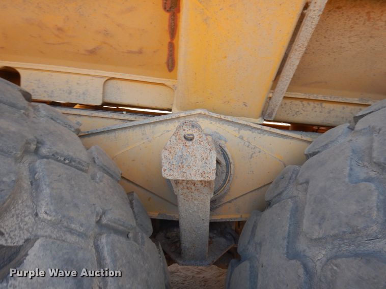 image for item JS9442 2006 John Deere 400D  haul truck