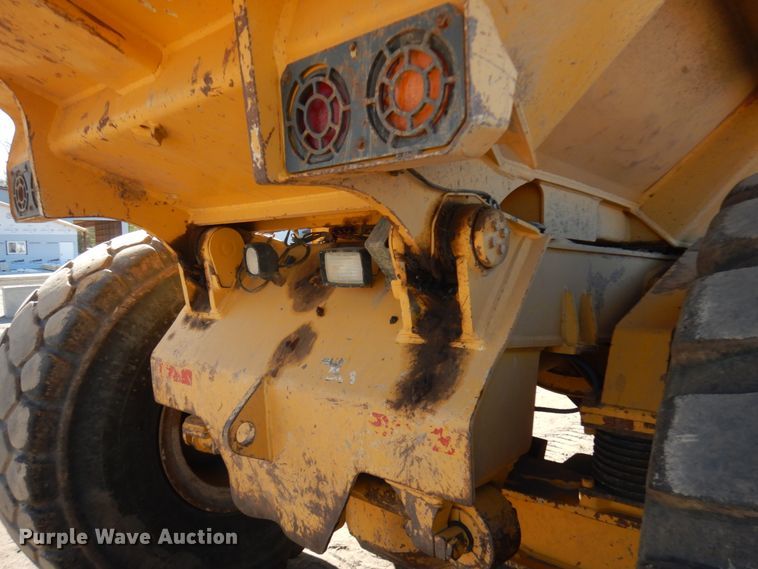 image for item JS9442 2006 John Deere 400D  haul truck