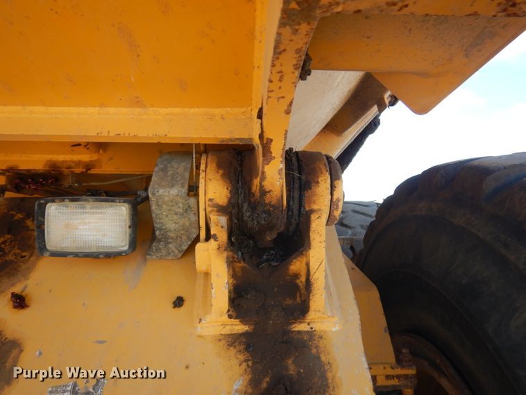 image for item JS9442 2006 John Deere 400D  haul truck