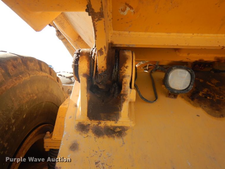 image for item JS9442 2006 John Deere 400D  haul truck