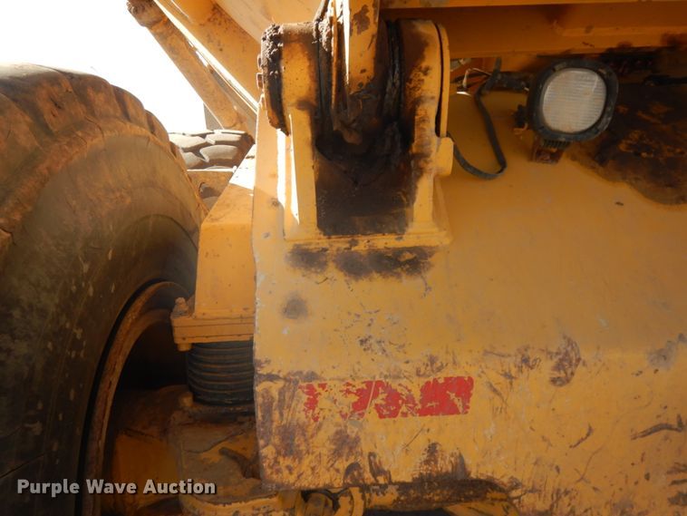 image for item JS9442 2006 John Deere 400D  haul truck