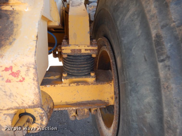 image for item JS9442 2006 John Deere 400D  haul truck