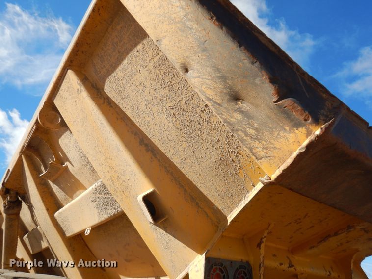 image for item JS9442 2006 John Deere 400D  haul truck