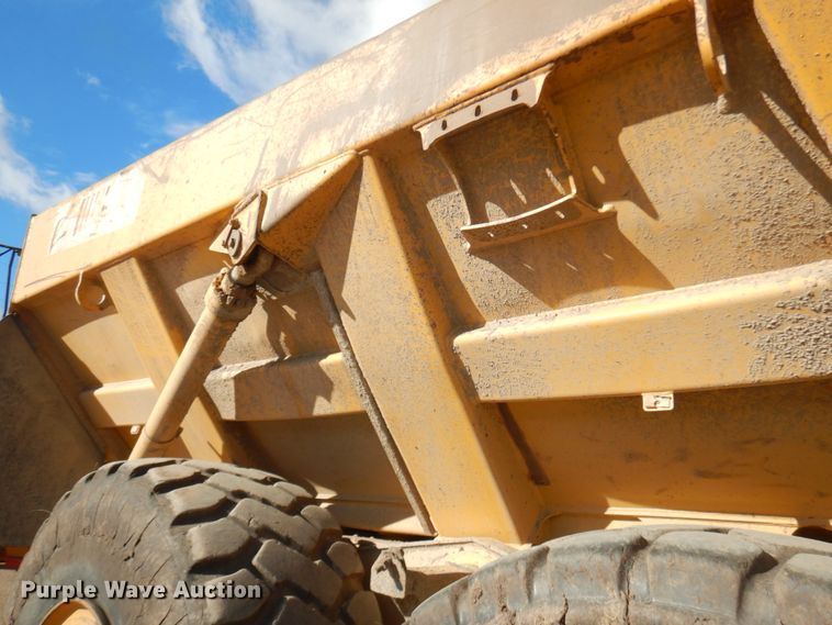 image for item JS9442 2006 John Deere 400D  haul truck