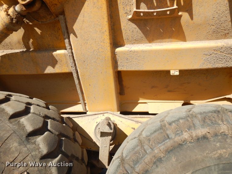 image for item JS9442 2006 John Deere 400D  haul truck