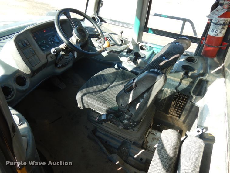 image for item JS9442 2006 John Deere 400D  haul truck