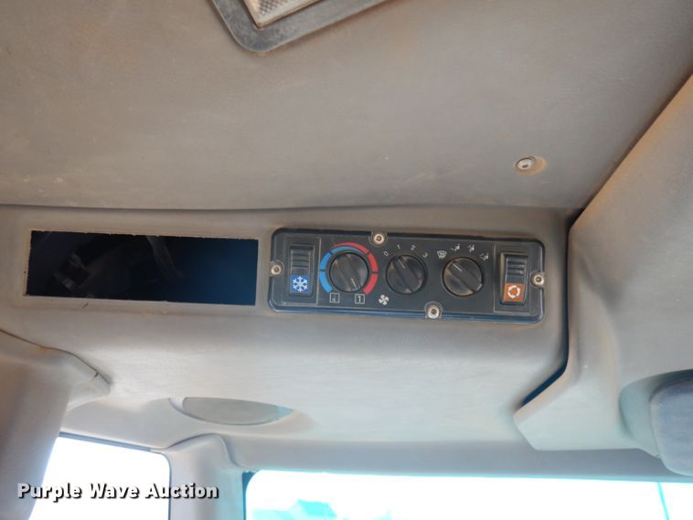 image for item JS9442 2006 John Deere 400D  haul truck