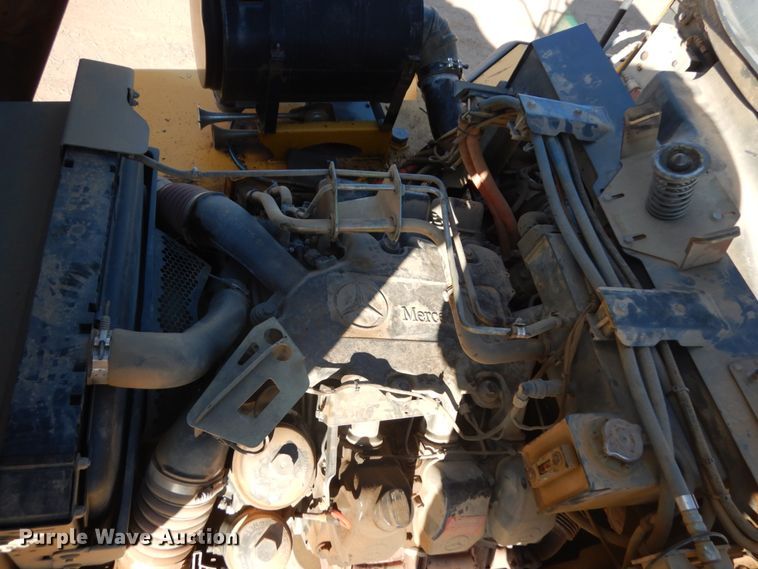 image for item JS9442 2006 John Deere 400D  haul truck