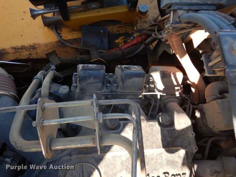 image for item JS9442 2006 John Deere 400D  haul truck