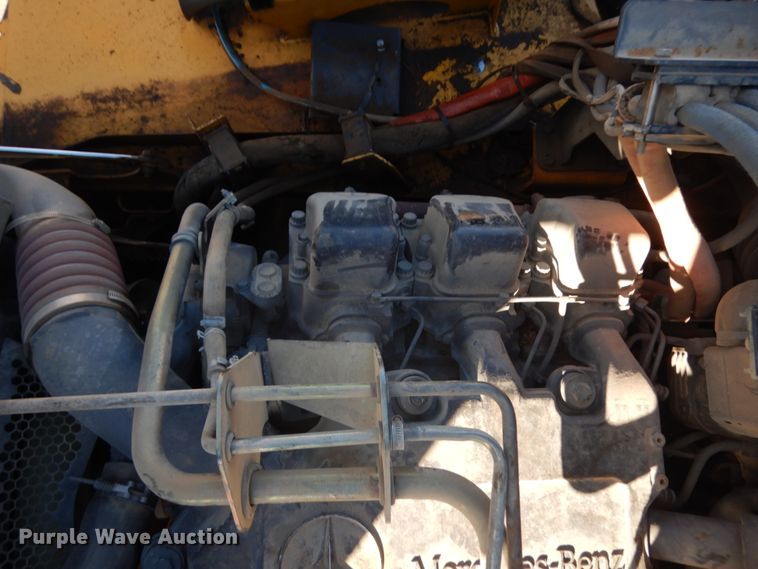 image for item JS9442 2006 John Deere 400D  haul truck