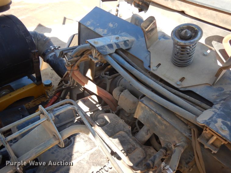 image for item JS9442 2006 John Deere 400D  haul truck