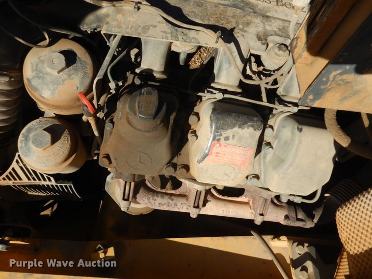 image for item JS9442 2006 John Deere 400D  haul truck