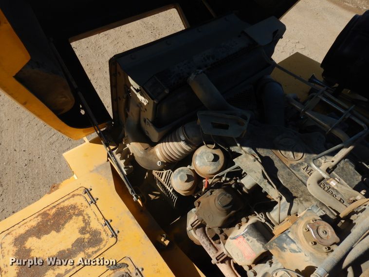 image for item JS9442 2006 John Deere 400D  haul truck