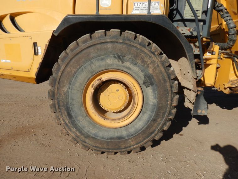image for item JS9442 2006 John Deere 400D  haul truck