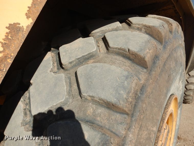 image for item JS9442 2006 John Deere 400D  haul truck