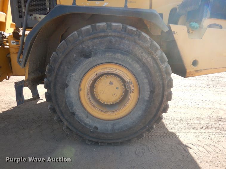 image for item JS9442 2006 John Deere 400D  haul truck