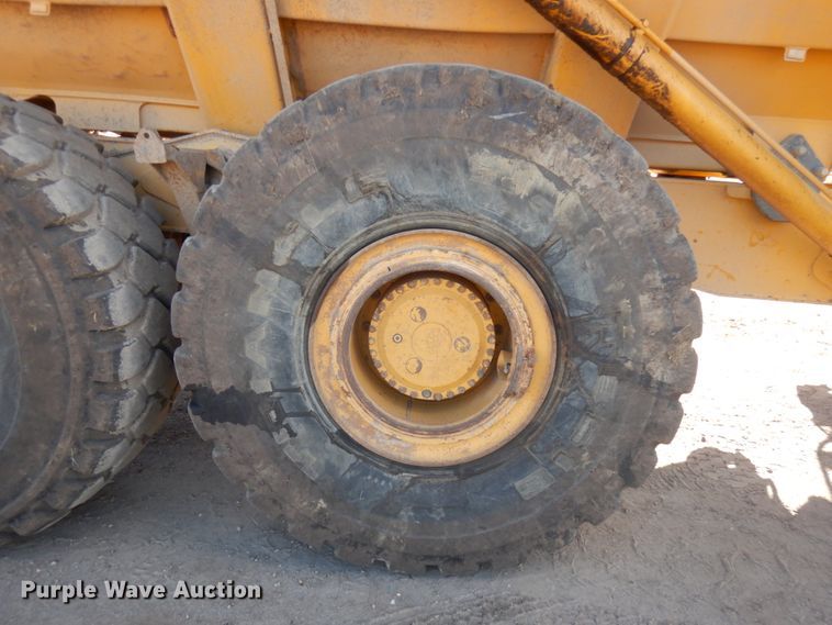 image for item JS9442 2006 John Deere 400D  haul truck