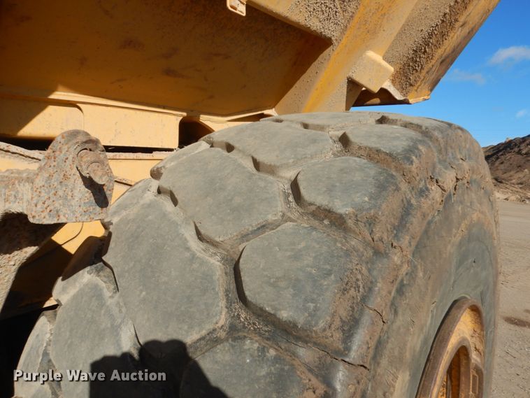 image for item JS9442 2006 John Deere 400D  haul truck