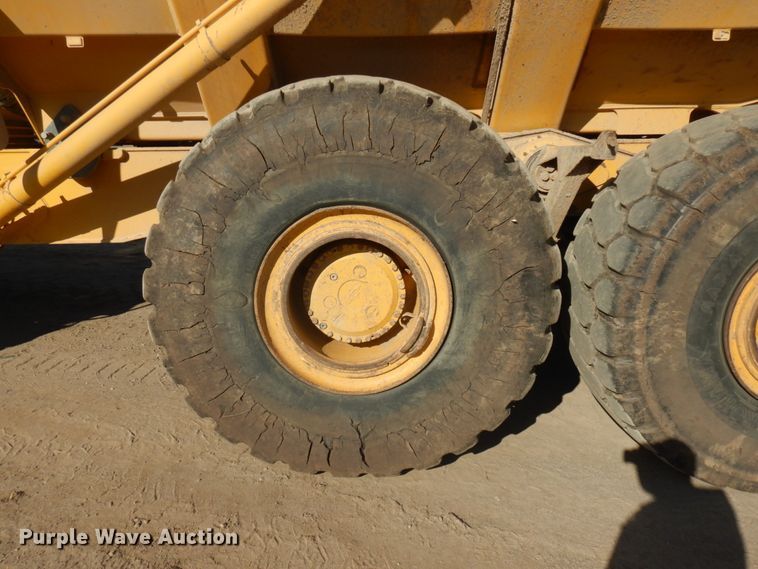 image for item JS9442 2006 John Deere 400D  haul truck