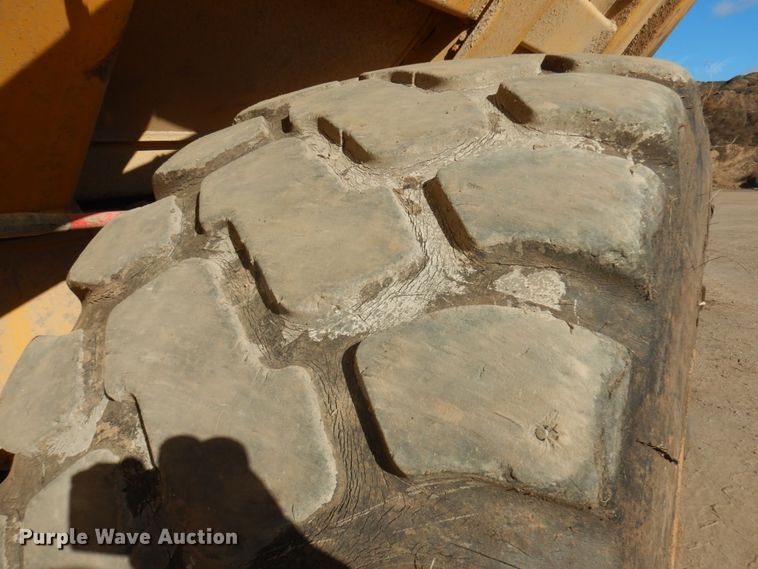 image for item JS9442 2006 John Deere 400D  haul truck