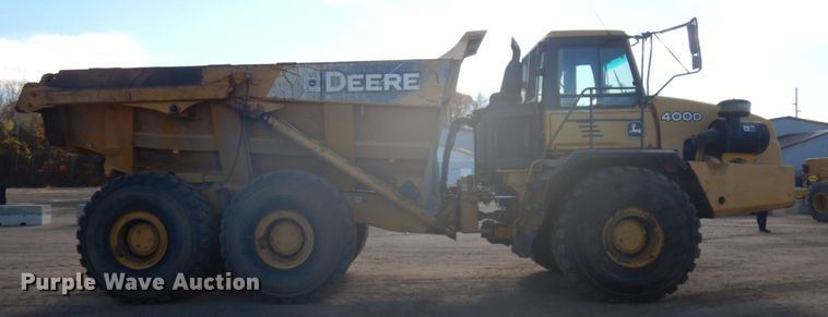 image for item JS9443 2006 John Deere 400D  haul truck