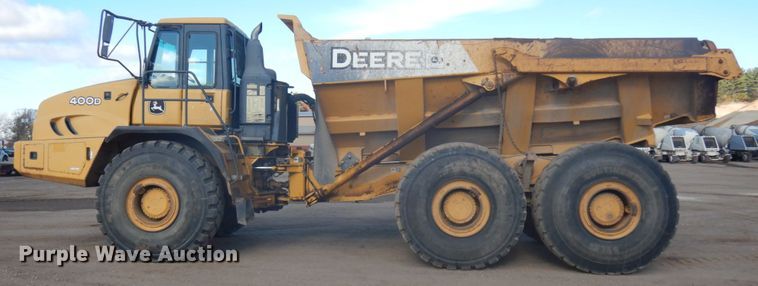 image for item JS9443 2006 John Deere 400D  haul truck
