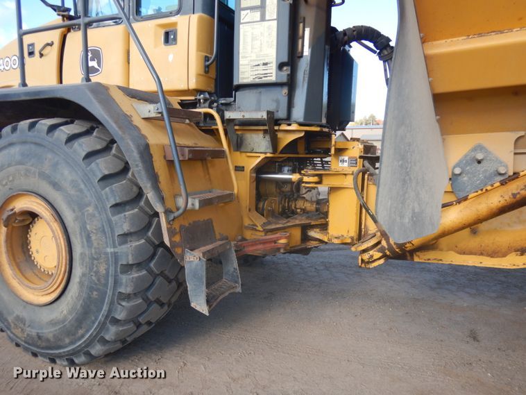 image for item JS9443 2006 John Deere 400D  haul truck