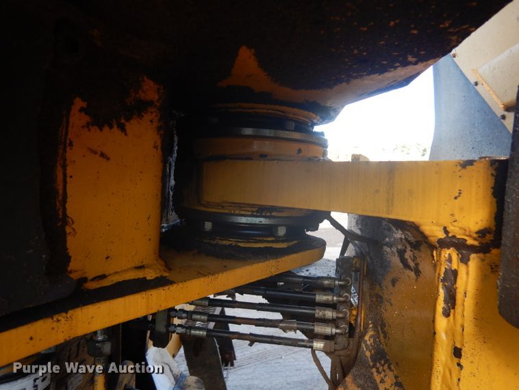 image for item JS9443 2006 John Deere 400D  haul truck