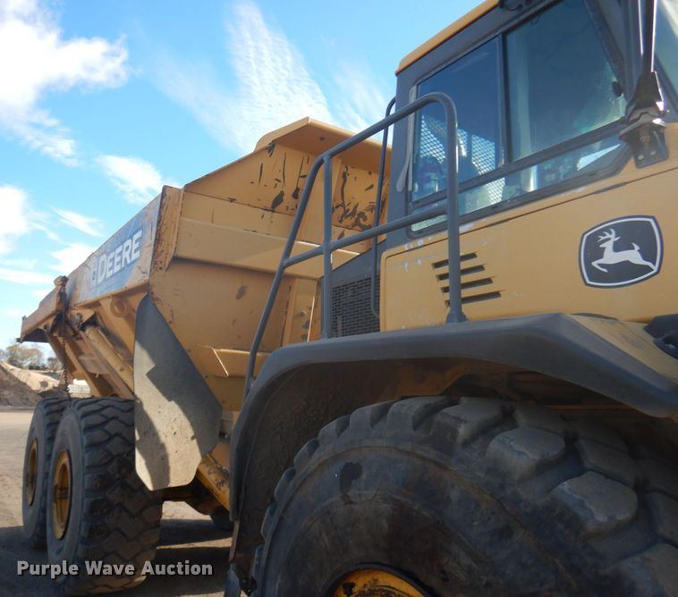 image for item JS9443 2006 John Deere 400D  haul truck