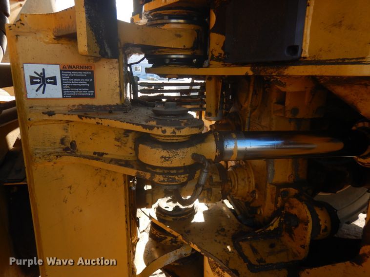 image for item JS9443 2006 John Deere 400D  haul truck