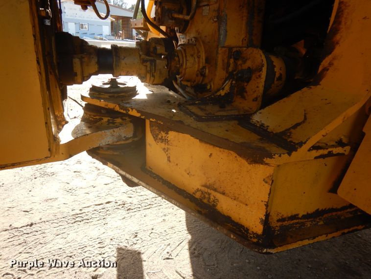 image for item JS9443 2006 John Deere 400D  haul truck