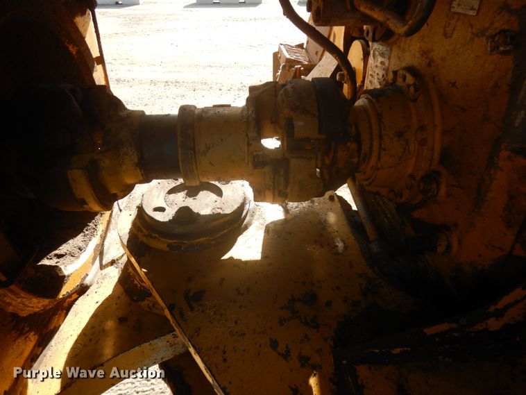 image for item JS9443 2006 John Deere 400D  haul truck