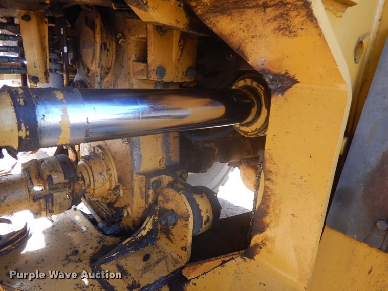 image for item JS9443 2006 John Deere 400D  haul truck