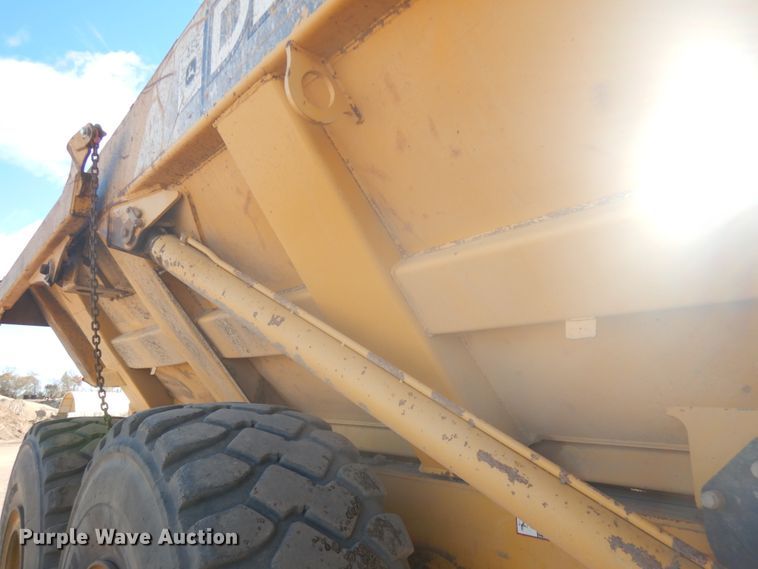 image for item JS9443 2006 John Deere 400D  haul truck