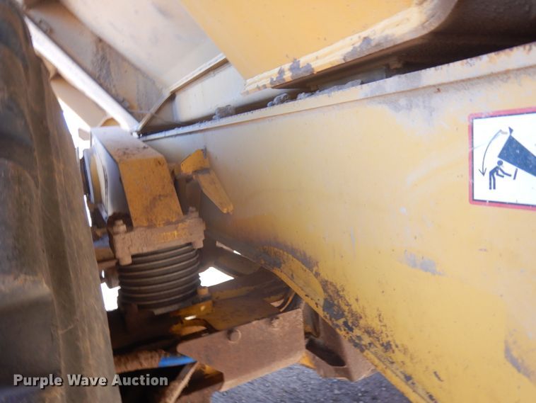 image for item JS9443 2006 John Deere 400D  haul truck