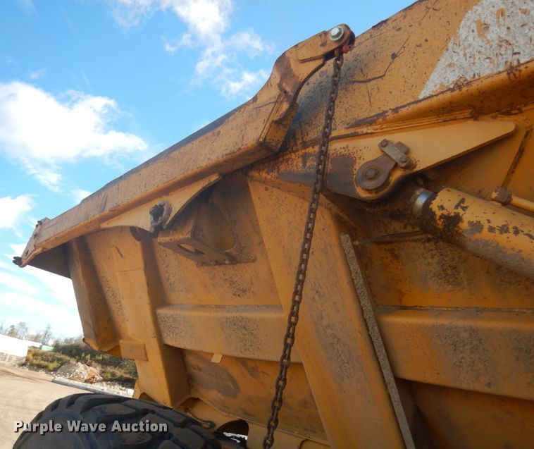 image for item JS9443 2006 John Deere 400D  haul truck