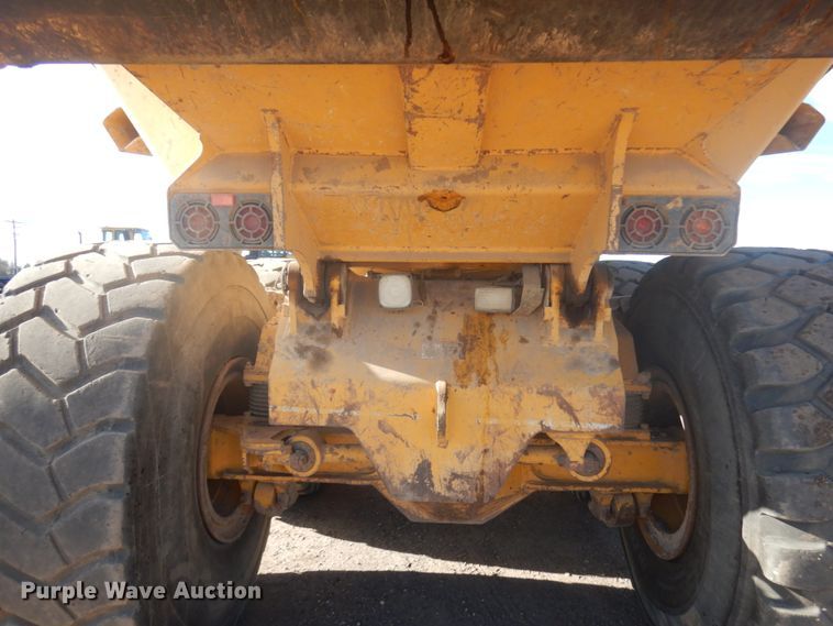 image for item JS9443 2006 John Deere 400D  haul truck