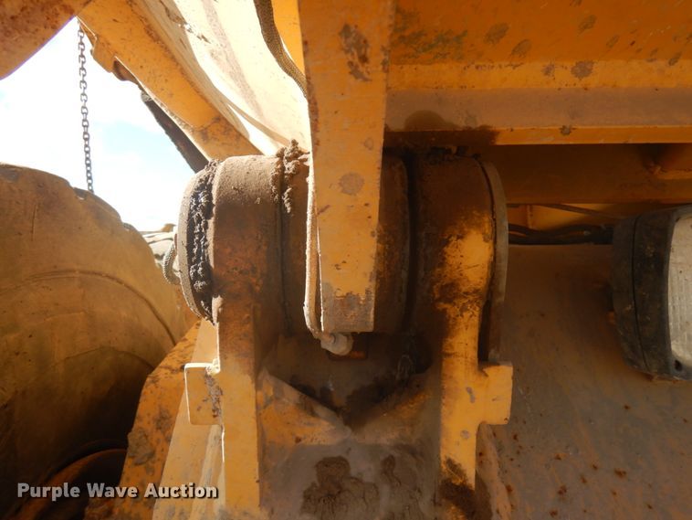 image for item JS9443 2006 John Deere 400D  haul truck