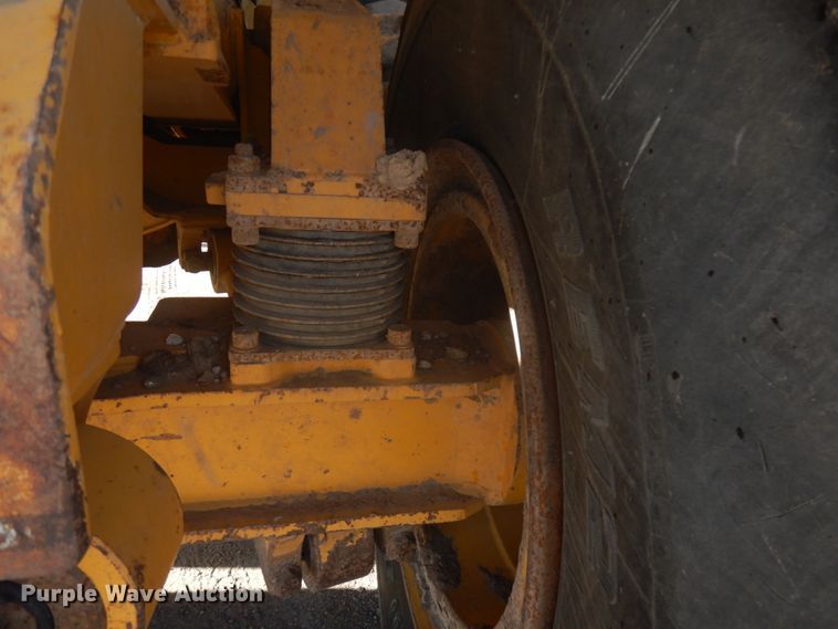 image for item JS9443 2006 John Deere 400D  haul truck