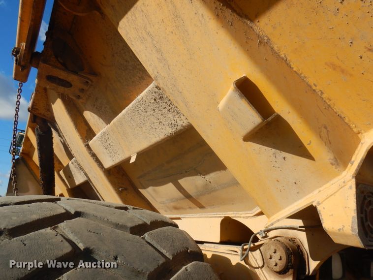 image for item JS9443 2006 John Deere 400D  haul truck