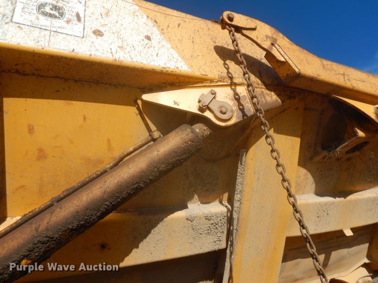 image for item JS9443 2006 John Deere 400D  haul truck