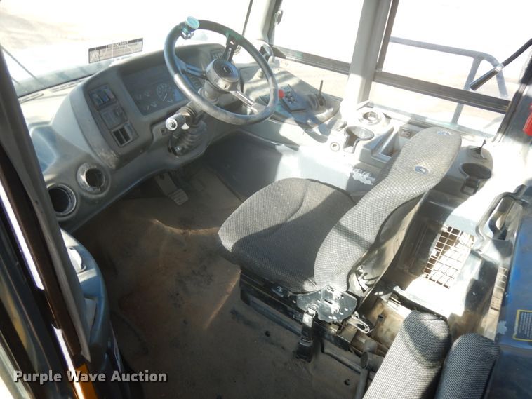 image for item JS9443 2006 John Deere 400D  haul truck