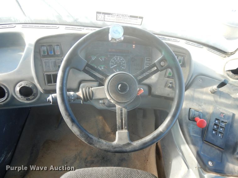 image for item JS9443 2006 John Deere 400D  haul truck