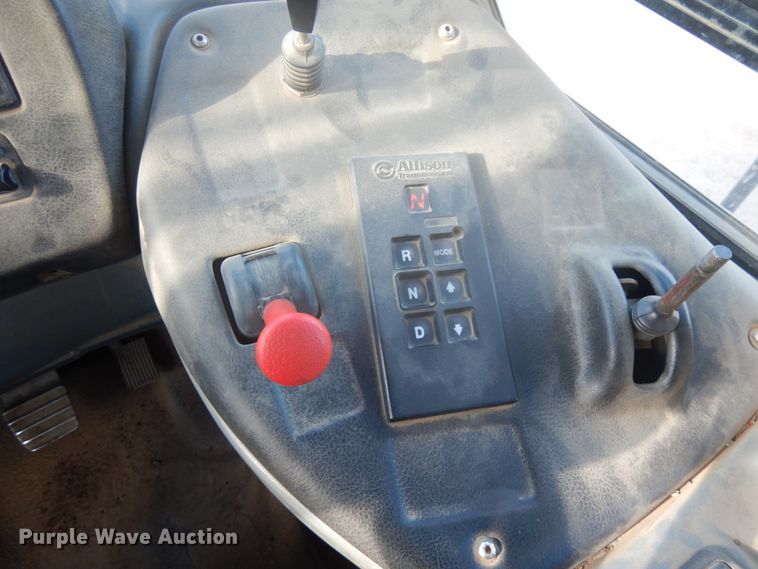 image for item JS9443 2006 John Deere 400D  haul truck