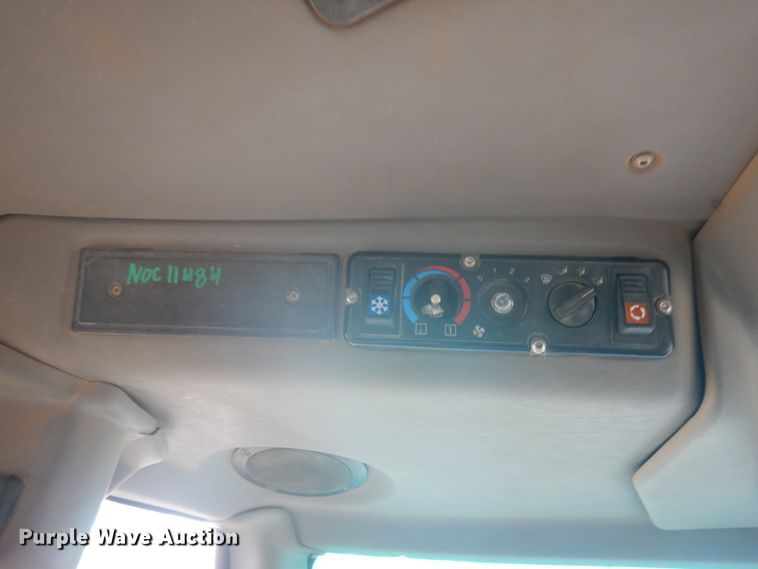 image for item JS9443 2006 John Deere 400D  haul truck