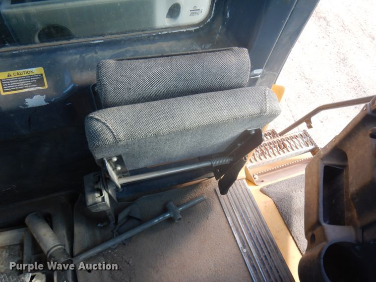 image for item JS9443 2006 John Deere 400D  haul truck