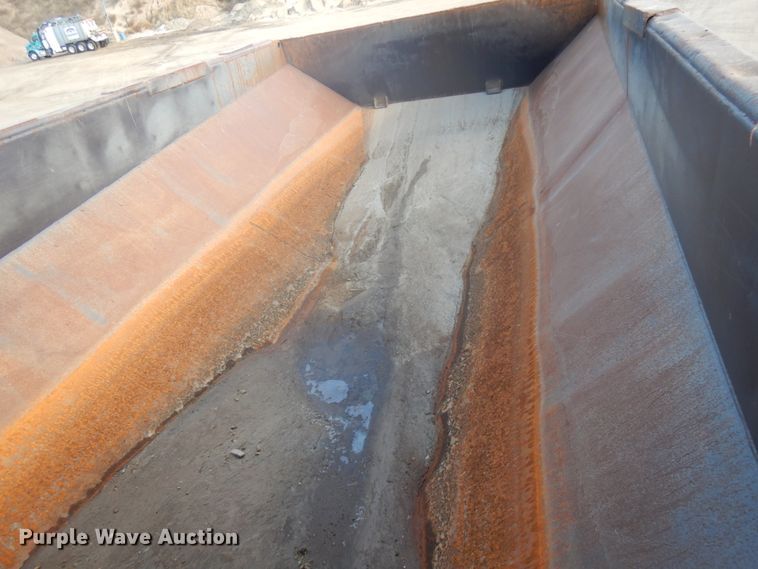 image for item JS9443 2006 John Deere 400D  haul truck