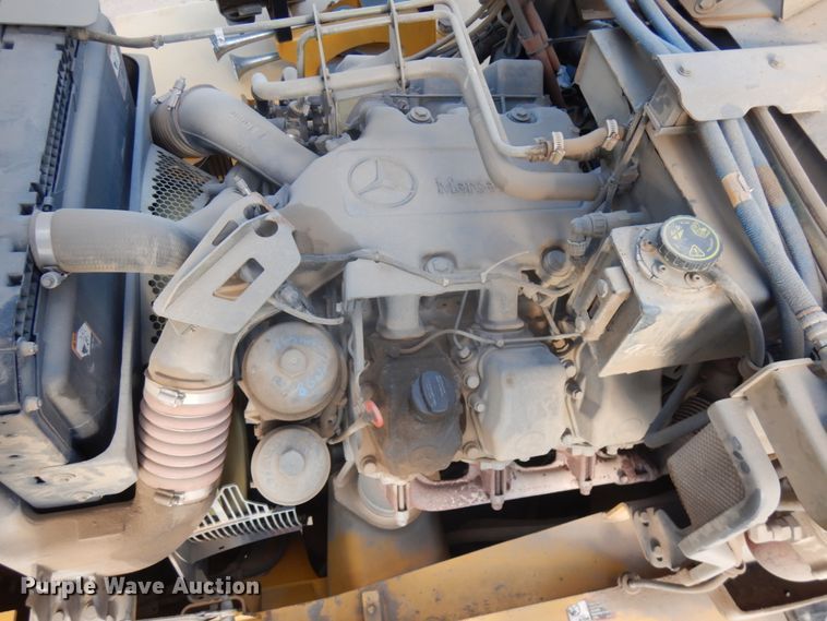 image for item JS9443 2006 John Deere 400D  haul truck