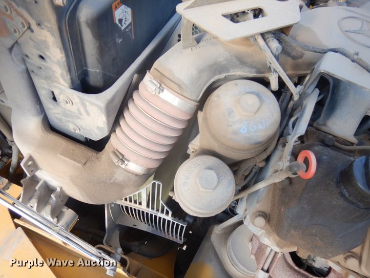 image for item JS9443 2006 John Deere 400D  haul truck